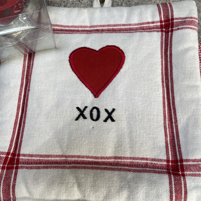 Valentines Heart Baking Lot Wilton Pan Linzer Cookie Cutter Towels Giving Plate gallery