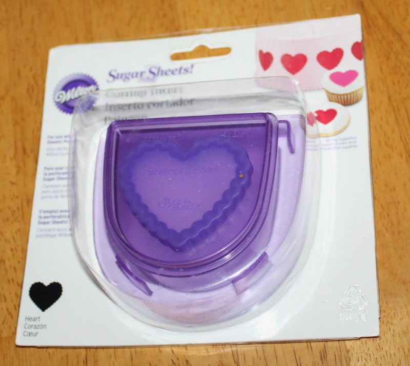 Wilton ~ SUGAR SHEETS BORDER PUNCH INSERT - HEART #1907-1012 for Fondant - NEW gallery