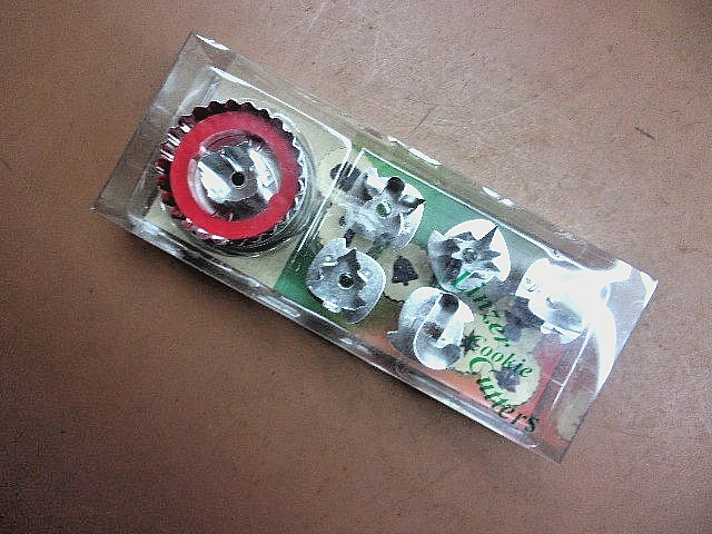Linzer Christmas Cookie Cutter Set Fluted Round + 6 Holiday Shapes Baking YUMMY! gallery