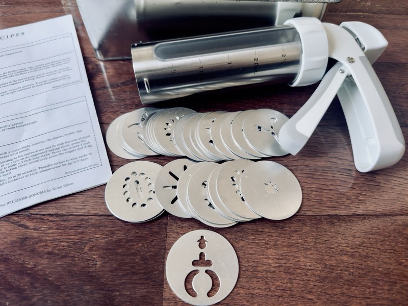 Williams-Sonoma Cookie Press with 33 Cookie Disks in Tin made by Kuhn Rikon