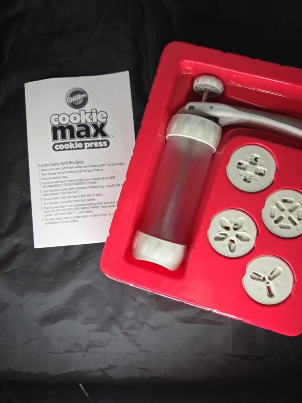 Wilton Cookie Max Cookie Press One Click Pump Handle 12 Disc Designs Manual Box gallery