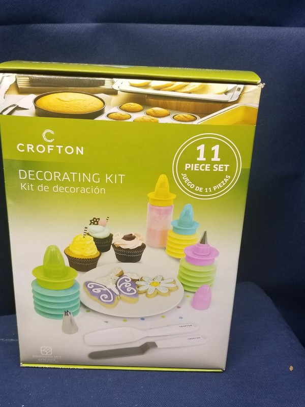 Cake Decorating Kit By Crofton 11 pieces.New in Box