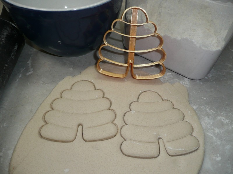 HONEY BEE HIVE HONEYCOMB SET OF 5 COOKIE CUTTERS MADE IN USA PR1984 gallery