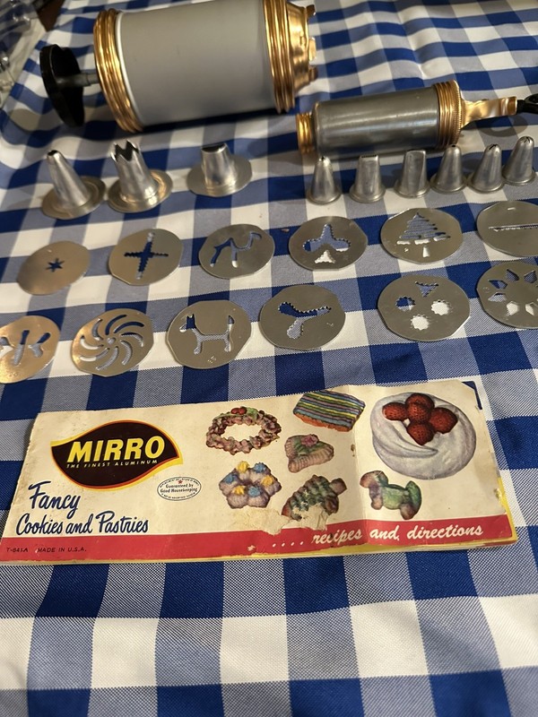VTG Mirro Aluminum Cookie Cooky- Pastry Press Decorator Press Recipe Book Spritz