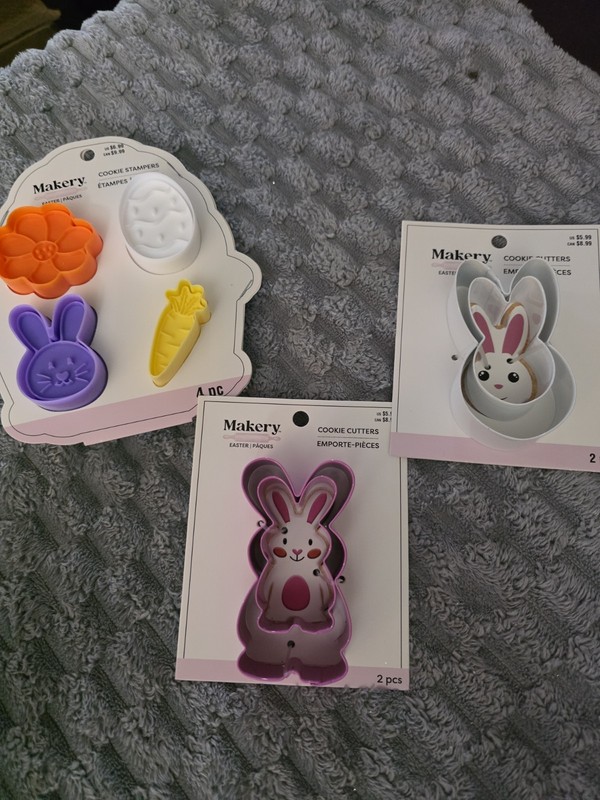 Makery Easter Cookie Cutter & Stamp Set – Bunny Carrot Flower – 8 Pieces New