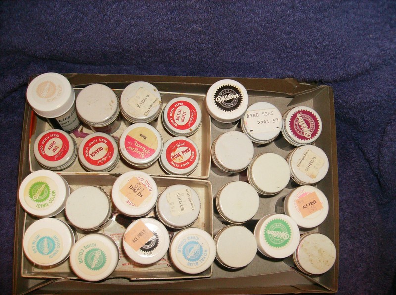 27 BOTTLES WILTON ICING COLORS SOME NEVER EVER USED gallery