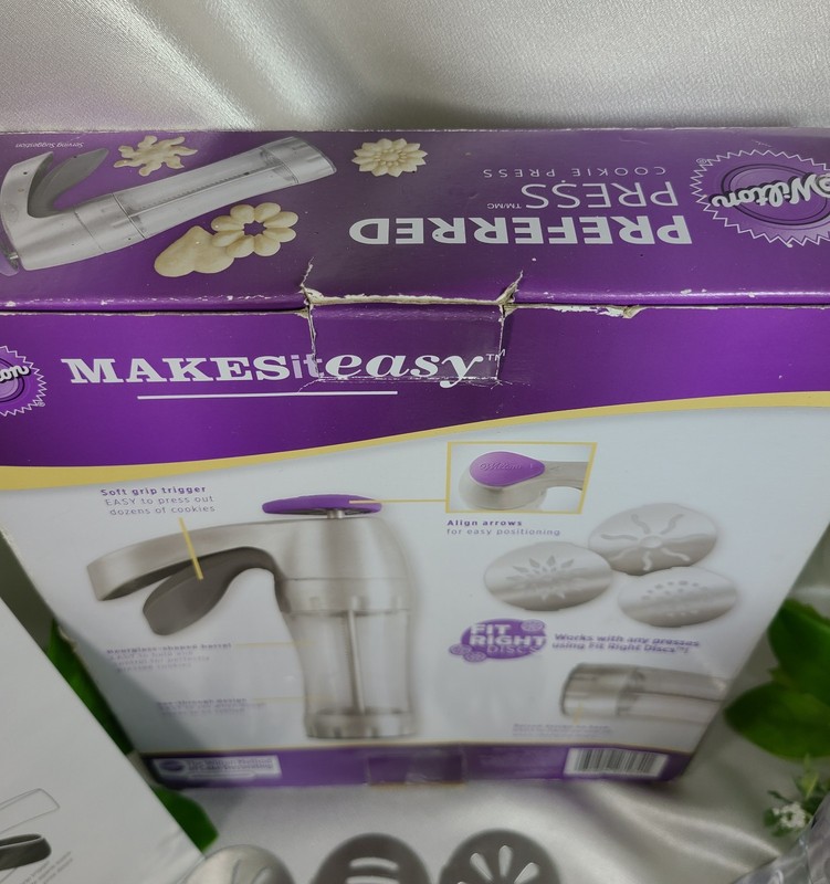 Wilton Preferred Cookie Press 15 Fit Right Metal Discs 1 Cookie Press instruct. gallery