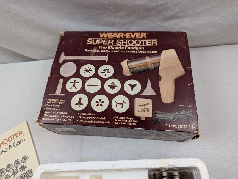Wear Ever 70123 Super Shooter Electric Cookie Press In Box TESTED Missing 1 disc gallery