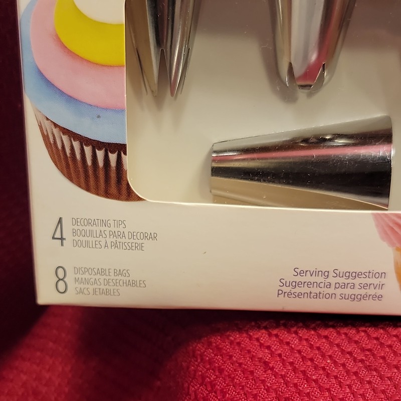 Lot CAKE CUPCAKE DECORATING 8 TIPS 20 BAGS Tray Carriers WILTON Baking Icing NOS gallery