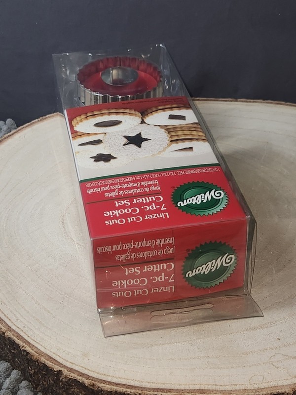 Wilton Linzer Cut Outs Holiday Cookie Cutter Set-7 Piece/6 Shapes~NEW IN PACKAGE gallery
