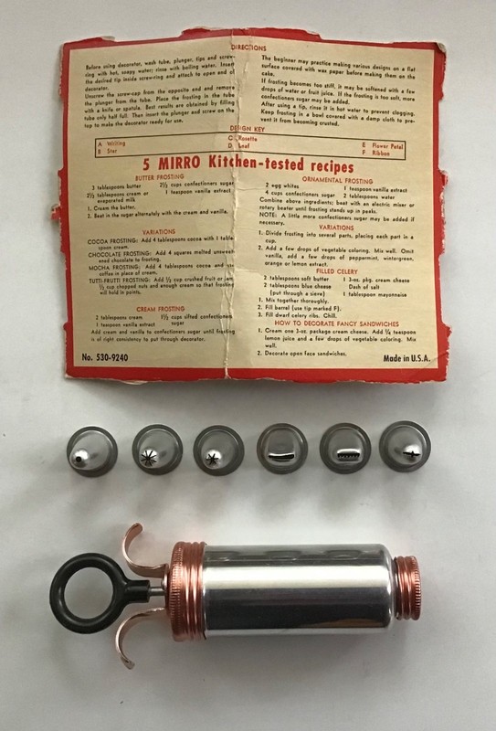 Vintage Mirro Decorating Set No. 530-9240 Plunger Style 6 Tips Cakes Cookies
