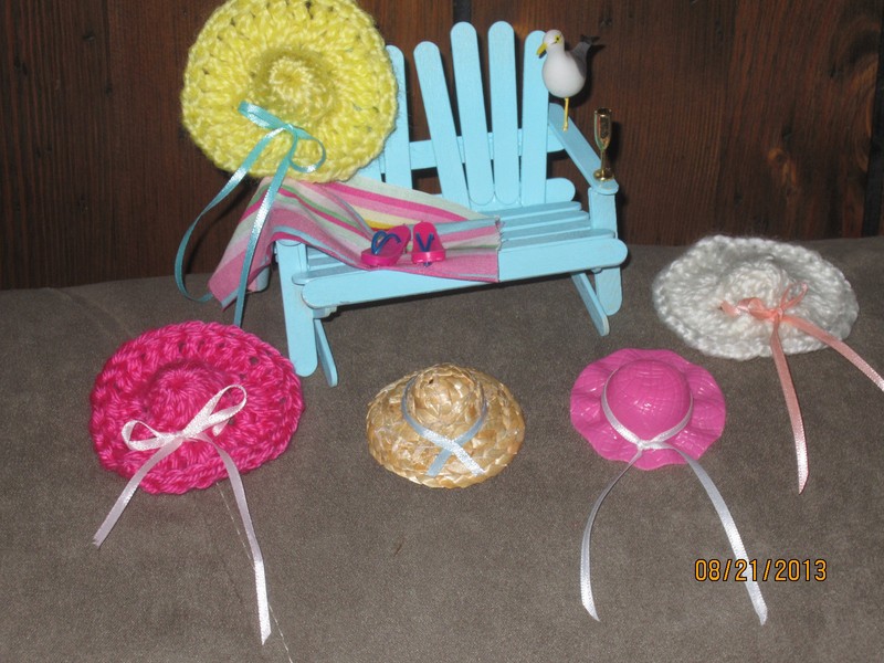 BEACH CHAIR LOVESEAT CAKE TOPPER - Sun Bonnet, Seagull, Flip Flops, Champagne gallery
