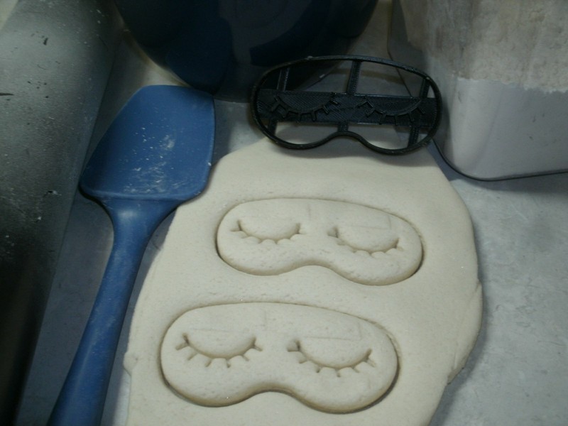 SLEEP MASK WITH LASHES SWEET DREAMS WOMEN LADY LADIES COOKIE CUTTER USA PR2518 gallery