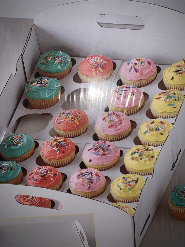 Wilton Folding Tray Cupcake Box White gallery