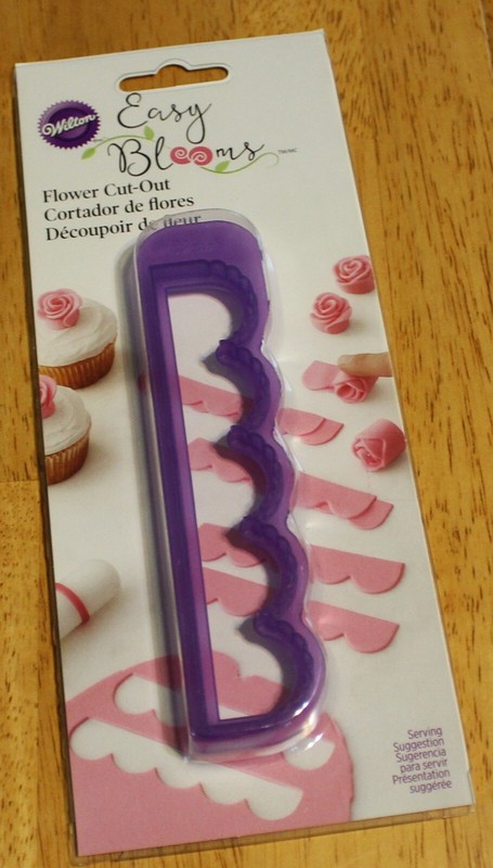 Wilton ~ EASY BLOOMS – FLOWER & BORDERS CUT-OUT #417-1197 – Plastic – Rose – NEW