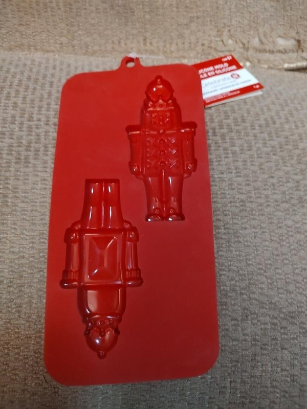 Celebrate IT! ~ RED SILICONE HOLIDAY NUTCRACKER CANDY/COOKIE MOLD #603687 – New