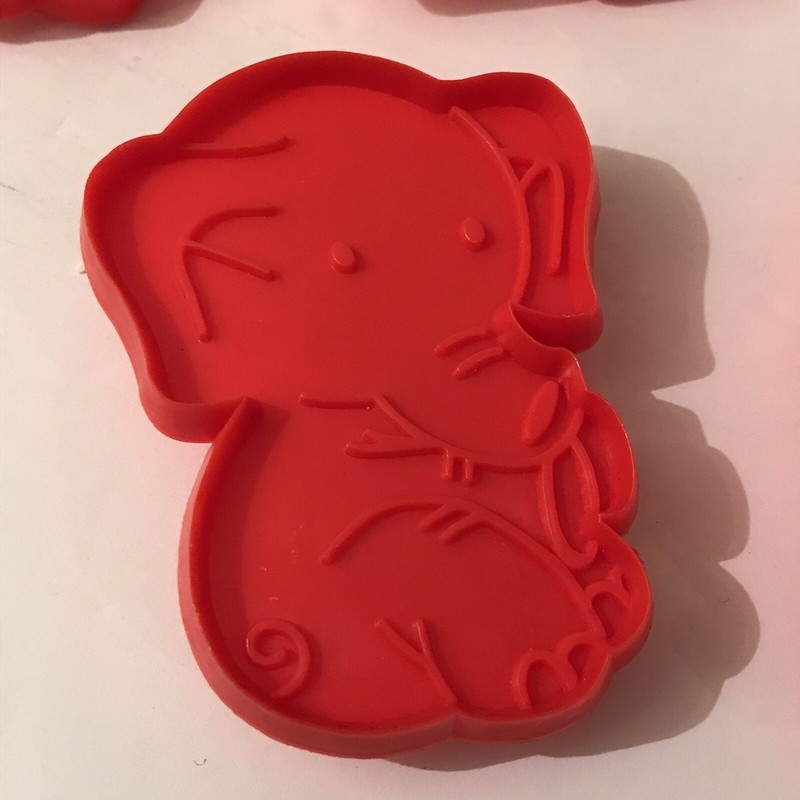 Vtg Animal Cookie Cutter Set 9 Plastic w Box Made Hong Kong Red approx 3" gallery