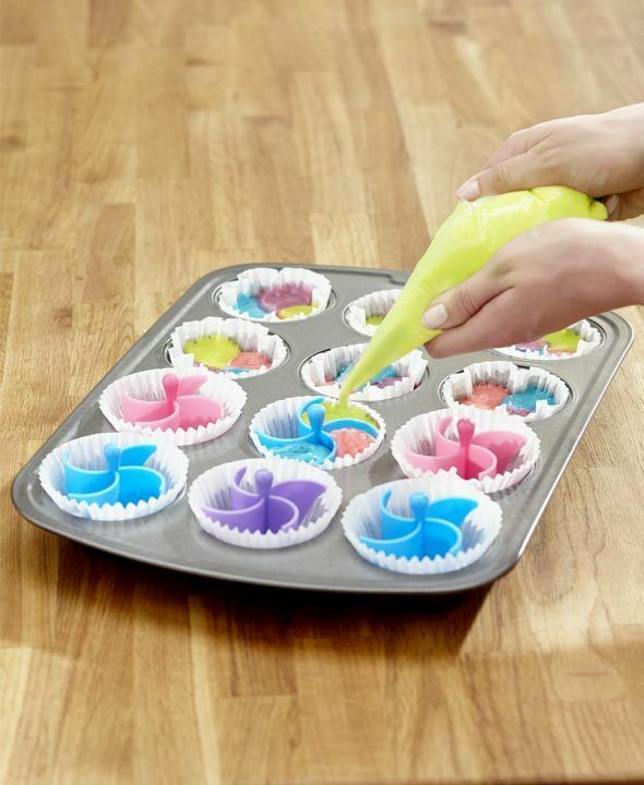 NEW IN PACKAGE – SET OF 6 CRAYOLA COLOR CAKES CUPCAKE MOLDS – GREAT GIFT
