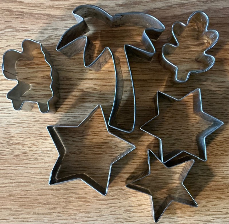 Huge Lot of 45 Small Assorted Metal Cookie Cutters Teapot Spoon Cat Pig Cow Lips gallery