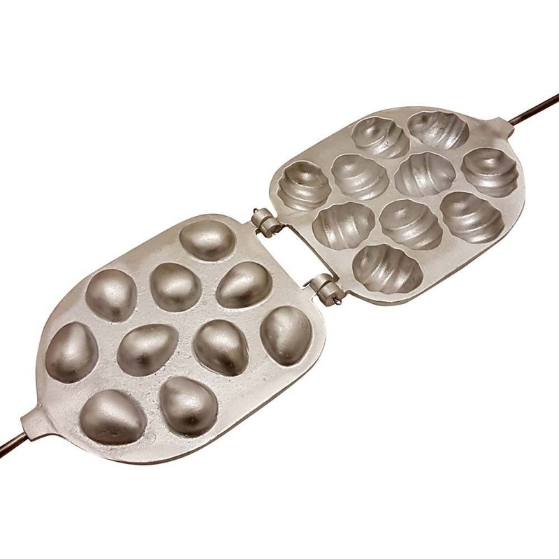 Baking mold for baking cookies with pecan filling gallery