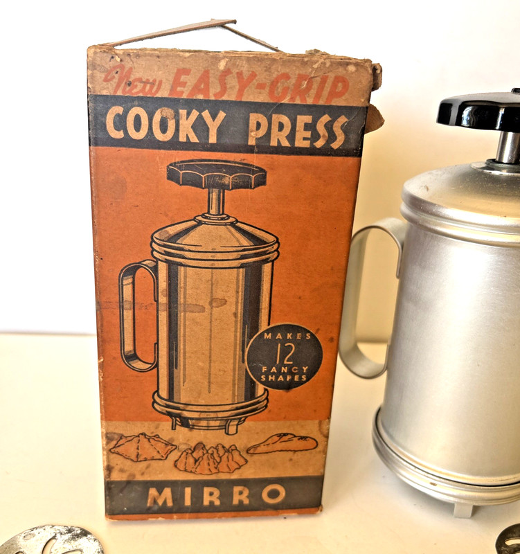 Vintage 1950s Mirro Easy -Grip Cookie Pastry Press w/ 12 Discs Recipes Complete gallery