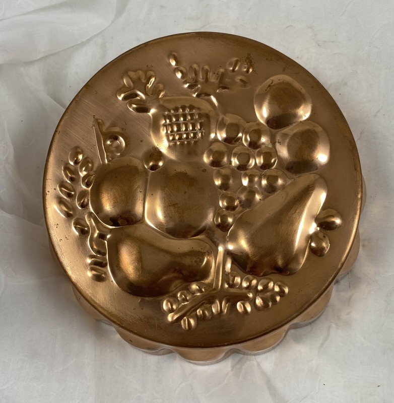 (4) COPPER MOLDS JELLO WALL HANGING 8" STAR, 10" GEOMETRIC, 8" SHELL, 7.5" FRUIT gallery