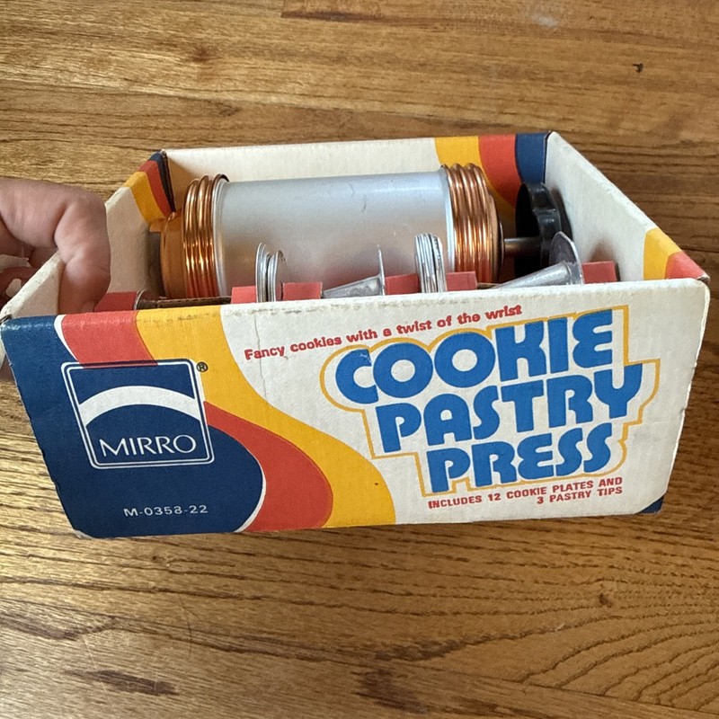 Vintage Mirro Cookie Pastry Press M-0358-22 gallery