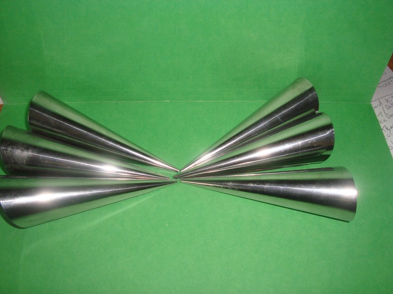 NEW Fox Run 6 Cream Horn Metal Pastry Molds Item# 4508 gallery