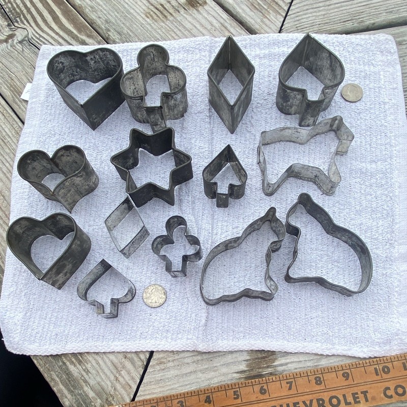 Vintage Metal Cookie Cutter Set, 14 piece Mixed Shapes Solid Pattern gallery