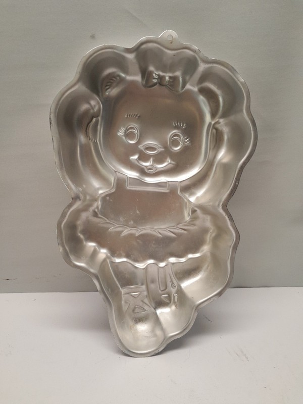 1992 Ballerina Bear Cake Pan Vintage Wilton Aluminum 2105-2021
