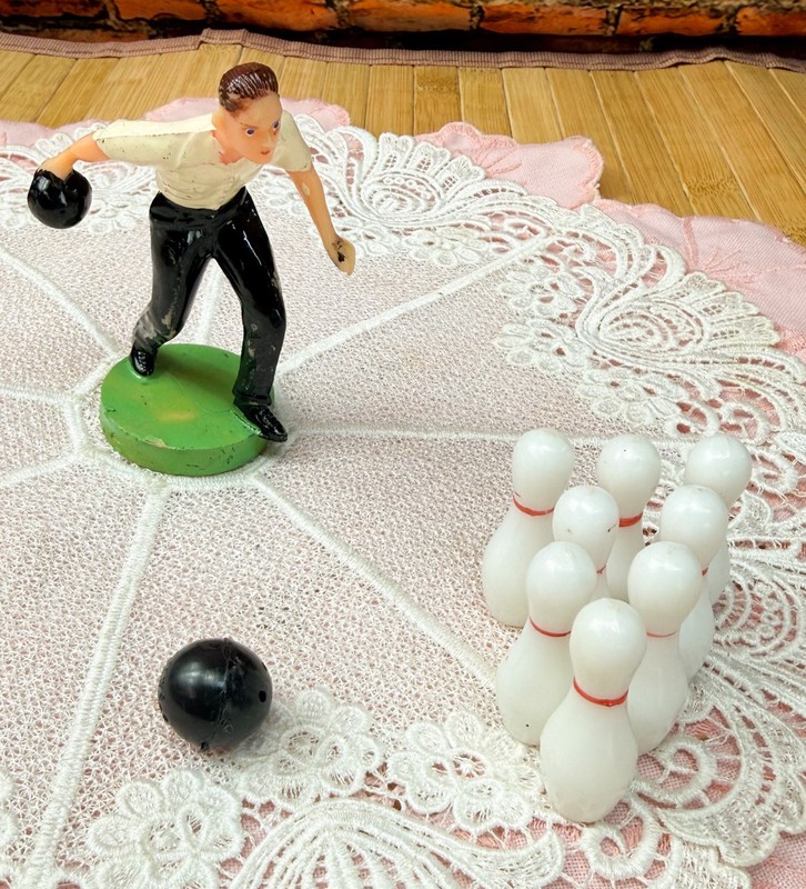 Vintage Cake Toppers Decorations Bowler Plastic Pins Bowling Ball *Read*