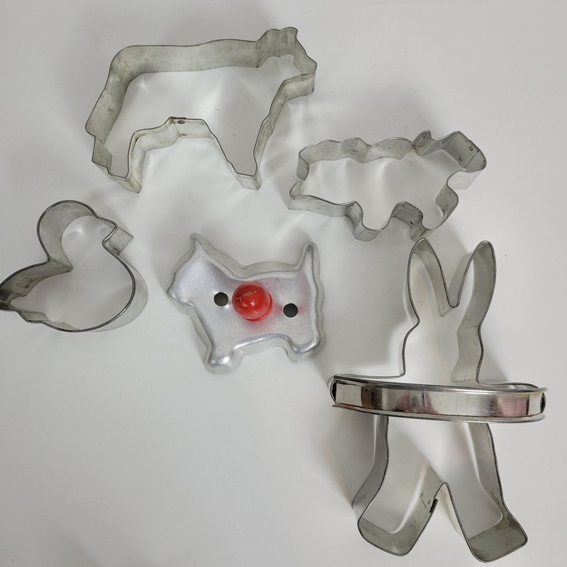 VINTAGE Kitchen Ware Cookie Cutter 2″ One Size Animal Shape Cute Baking Set