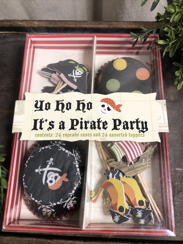 MERI MERI Pirate Party CUPCAKE KIT RED BLACK (24) cupcake cases and toppers NIP