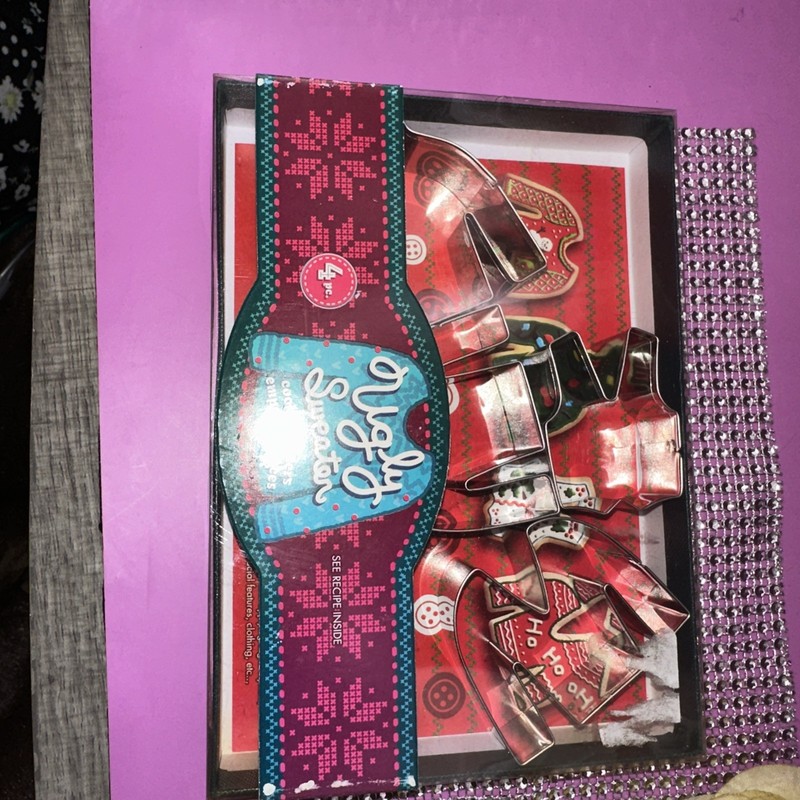 NEW. UGLY SWEATER SET of 4 Cookie/Pastry Cutters FOX RUN. Recipe Inside The Box. gallery
