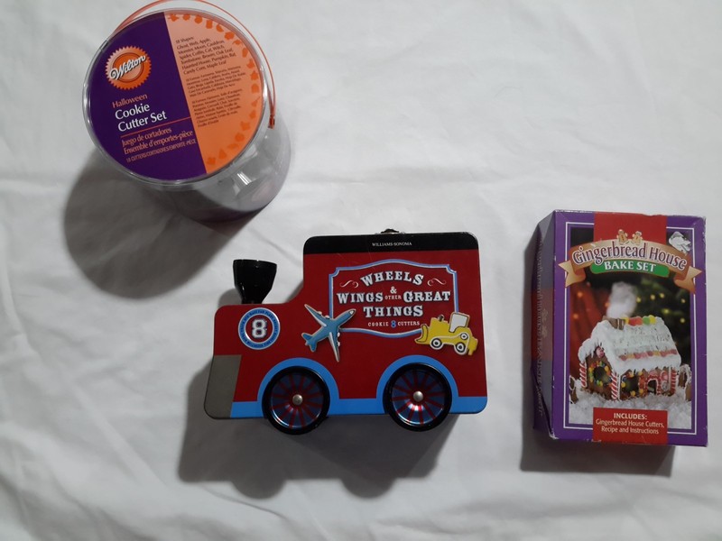 COOKIE CUTTER (3) SETS HALLOWEEN, GINGERBREAD HOUSE, WHEELS, WINGS & GREAT THING
