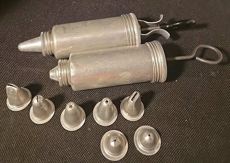 2) Vintage 4" Aluminum Icing Tube Cake Decorator With 9 Tips Farmhouse gallery