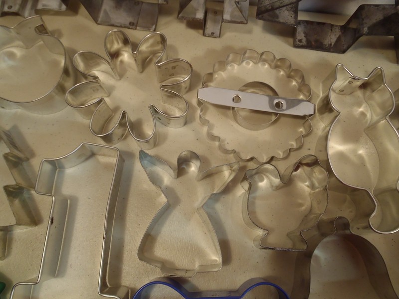 Cookie Cutter Lot Vintage to Now Metal Tin Aluminum Christmas Animals Star Train gallery