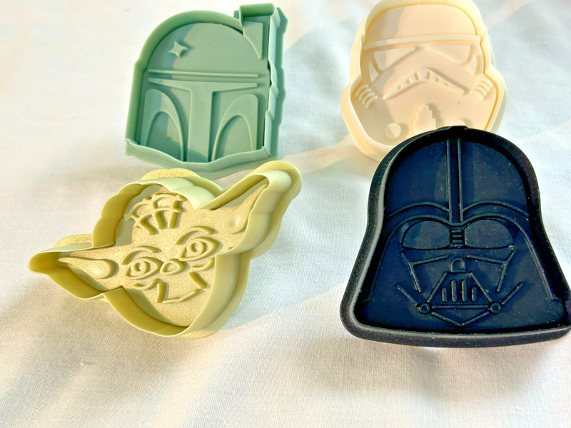 2010 Discontinued William Sonoma Star Wars Cookie Cutters NEW/ Open Box Set of 4 gallery