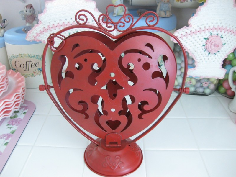 Cute Red Heart With Cutouts Metal Filigree 3-Tier Cupcake Dessert Folding Stand