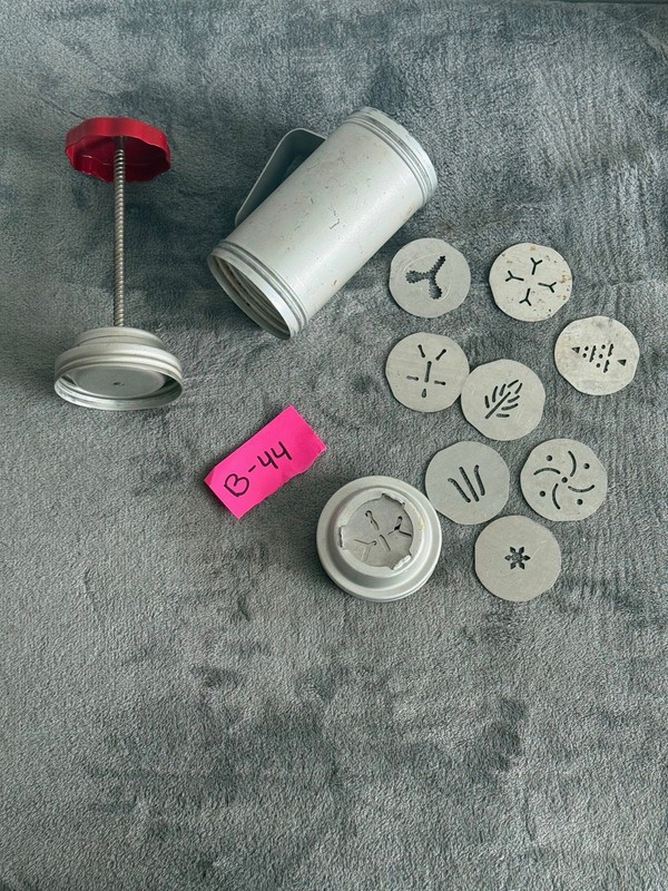 Vintage Wear-Ever No 3358 Aluminum Cookie Press w/ 12 disks