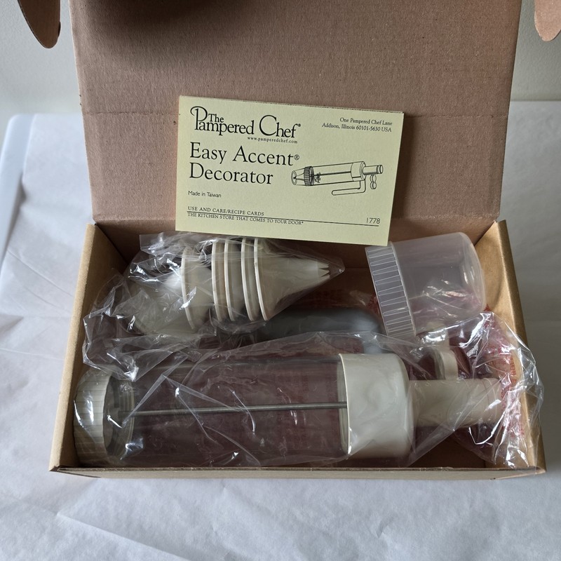 Pampered Chef Easy Accent Decorator #1778 Icing Frosting Cookie Press EUC gallery