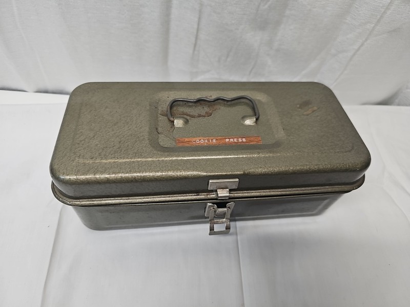VTG MIRRO COOKY Pastry Press set, housed original olive green  metal tin case gallery