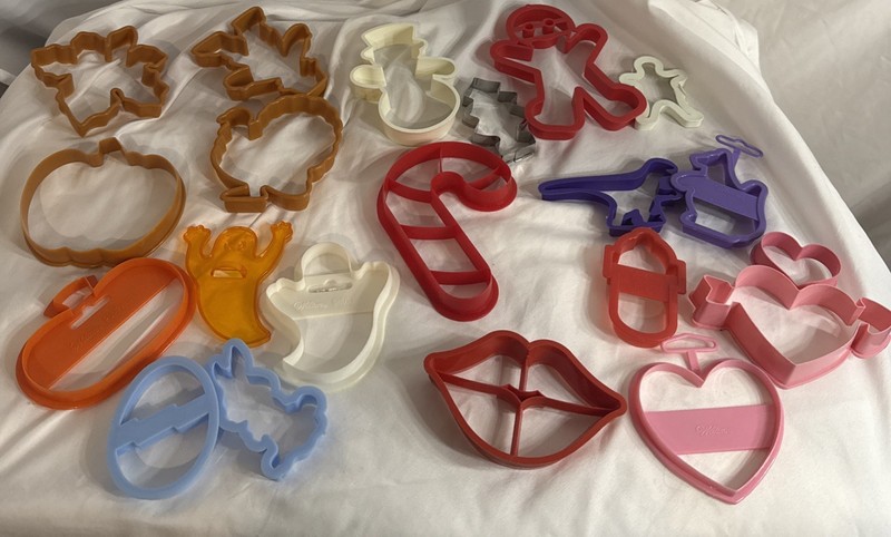 Lot of 20 Vtg Mixed Plastic Cookie Cutters, Thanksgiving, Christmas, Halloween