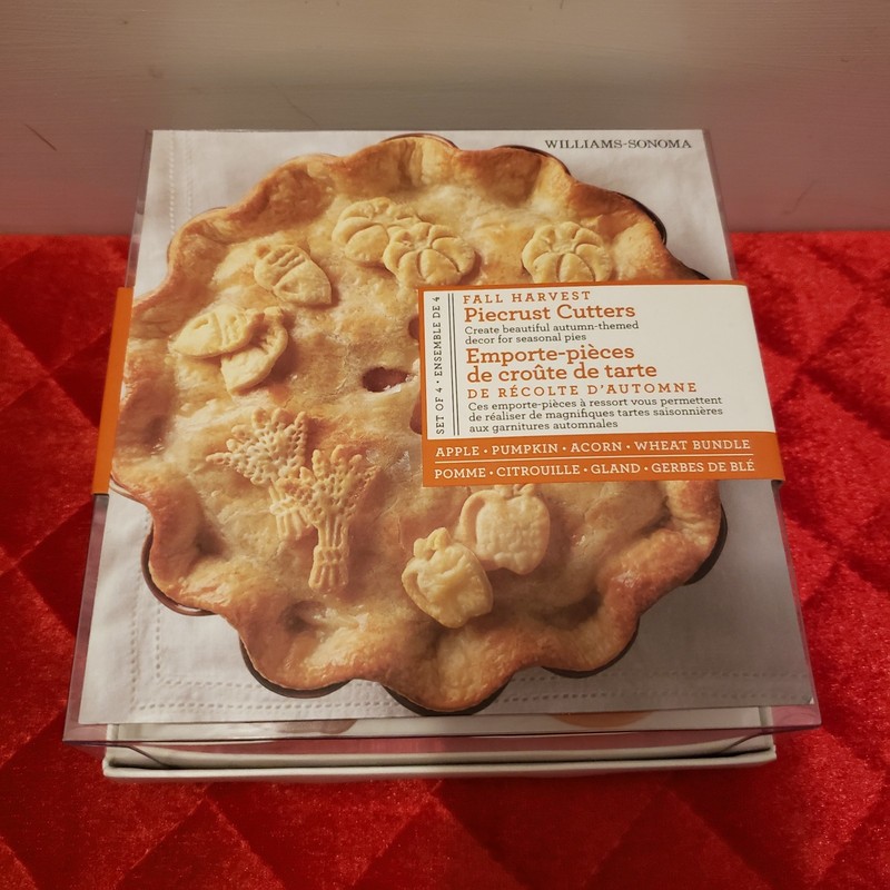 Brand NEW -William Sonoma- 4 Piece Autumn Piecrust Cutters gallery
