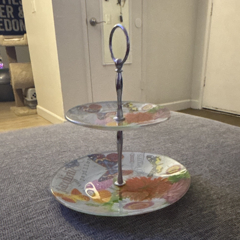 2-Tier Round Floral Ceramic Cake Stand w/ Metal Handle, Multicolor Silver
