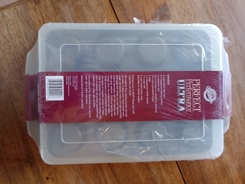 Wiltons Perfect Performance Ultra 1/2 Cup Muffin Two Piece Set with Cover gallery