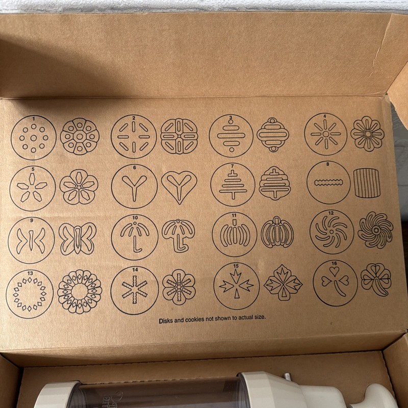 Pampered Chef Cookie Press 1525 16 Disks Designs Spritz Cookies New in Box WHITE gallery