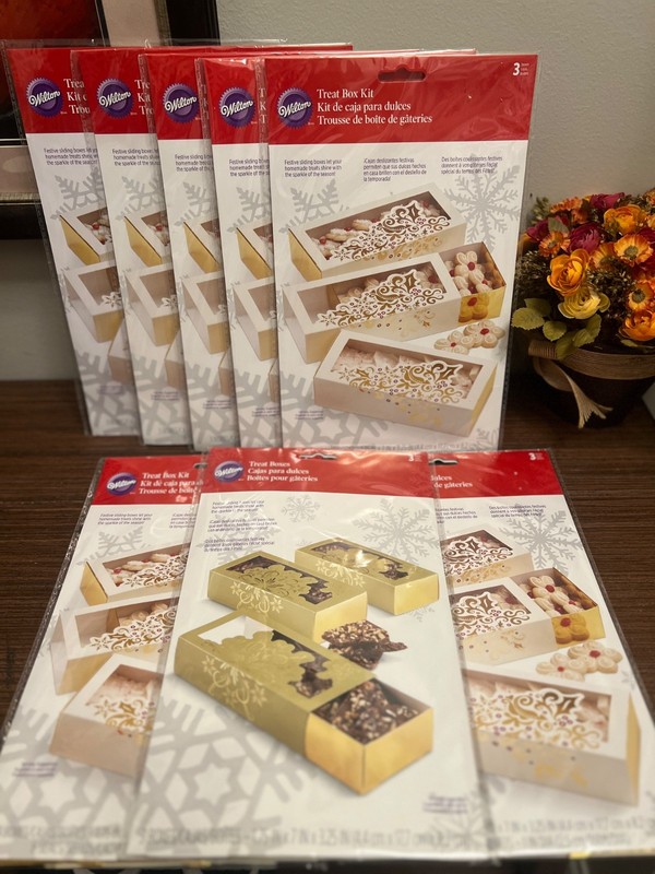 Lot of 24 Wilton Candy Treat Gift Boxes Kit w/ Drawer Home Baking 1.75 x 7x 3.25