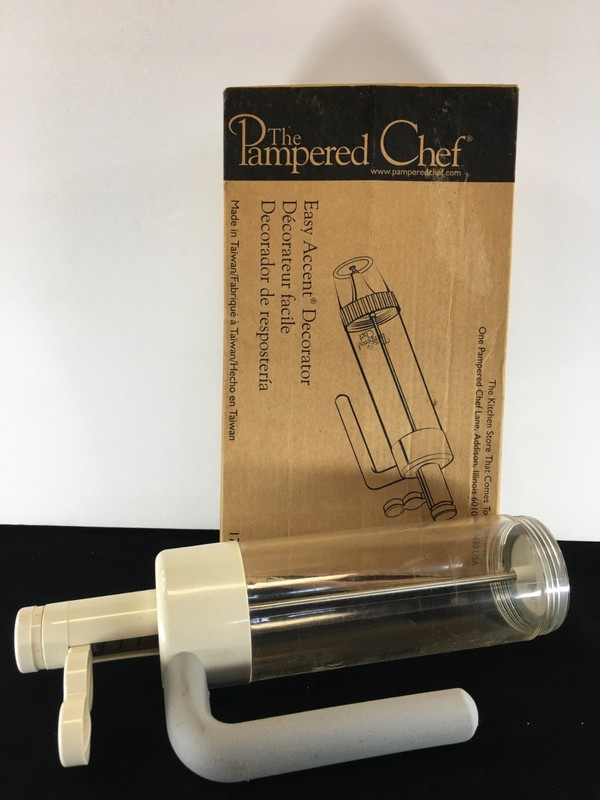 The Pampered Chef #1778 Easy Accent Decorator Cake Frosting Baking w/ Box gallery