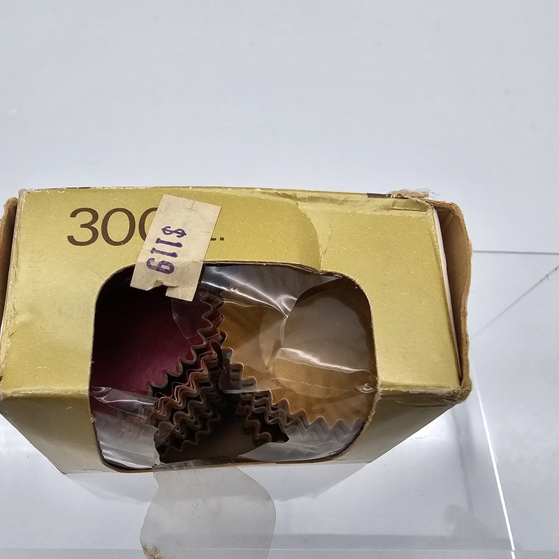 Vintage Swedish Pralin-Formar Siluett Paper Cup Candy Wrapper Nut Snacks 250+ Ct gallery